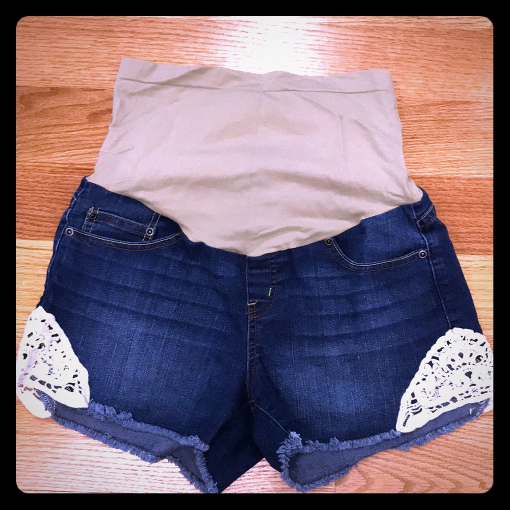 SM maternity shorts - crochet sides